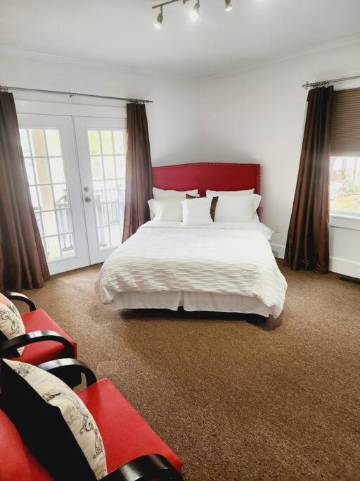 Charming And Comfortable! Medford Exteriör bild